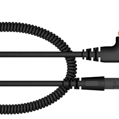 Cabo de áudio preto com conectores jack de 3,5 mm