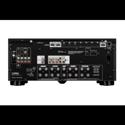 Parte traseira de amplificador Yamaha com conexões HDMI, RCA e porta de rede