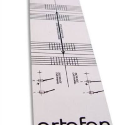 Régua de medição branca com texto ortofon accuracy in sound