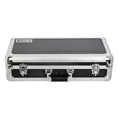 Mala de transporte preta com estrutura metálica e etiquetas PRO SERIES