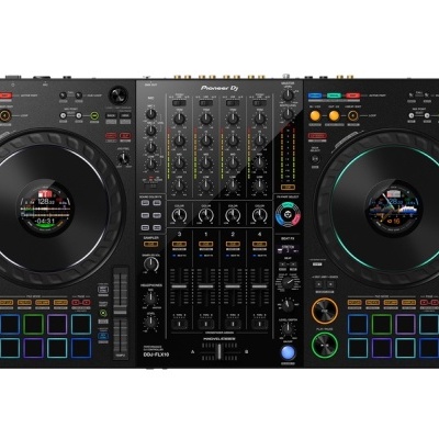Controlador DJ Pioneer DJ DJM-FLX6 com discos e botões coloridos