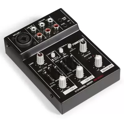 Mesa de mistura de áudio preta com botões e entradas em vista superior.