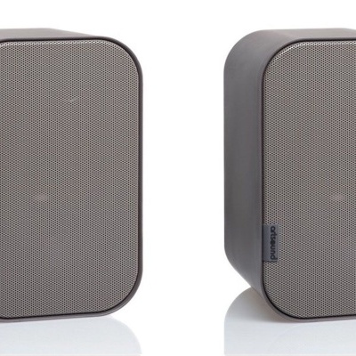 Par de colunas acústicas cinzentas revestidas a tecido com etiquetas Philco