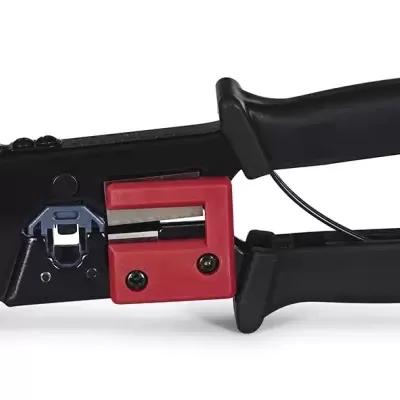 Alicate de crimpar com punhos pretos e corpo metálico preto com vermelho e azul