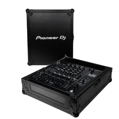 Mesa de mistura DJ preta Pioneer DJ numa mala de transporte preta.