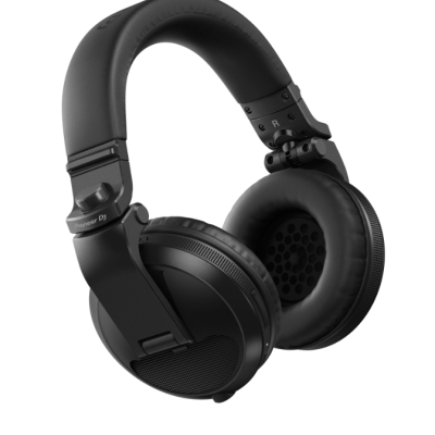 Auriculares pretos Pioneer DJ com acolchoamento e design ajustável