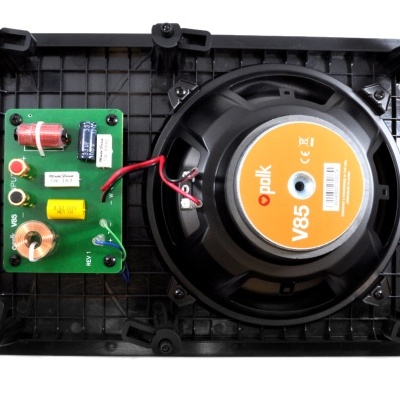 Divisor de frequências para altifalante Opik V85 com componentes eletrónicos e estrutura preta