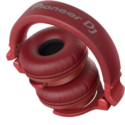 Headphones Pioneer DJ vermelhos com almofadas acolchoadas e faixa ajustável.