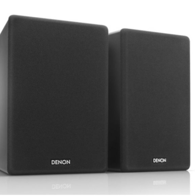Sistema de colunas Denon pretas compactas com design retangular e tecido frontal