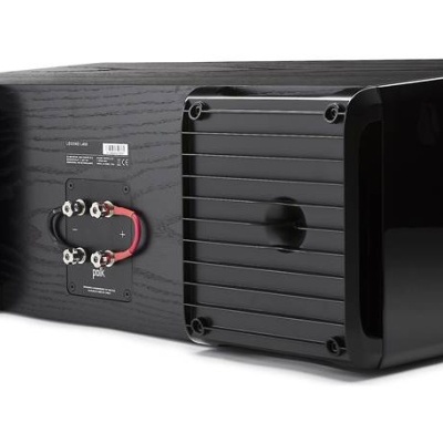 Coluna acústica preta com acabamento brilhante e conexões na parte traseira