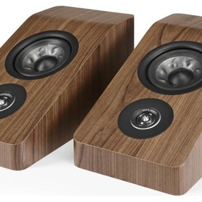 Par de colunas de som em madeira castanha com dois altifalantes cada.
