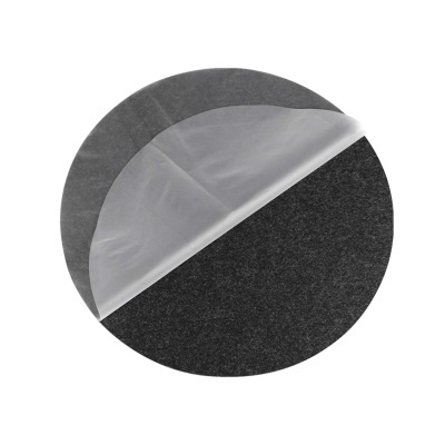 Tapete redondo para rato cinza escuro com superfície texturizada e camada inferior translúcida
