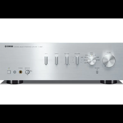 Amplificador estéreo Yamaha prateado com controlos frontais