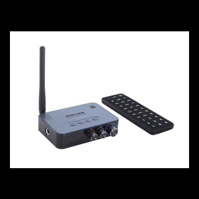 Dispositivo eletrónico cinzento e preto com antena e comando remoto preto.