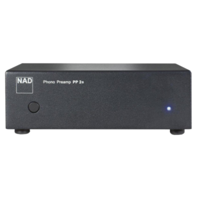 Pré-amplificador de phono NAD PP 2e preto com botão e LED azul