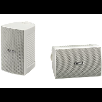 Colunas de som Yamaha brancas com grelha cinza em fundo branco
