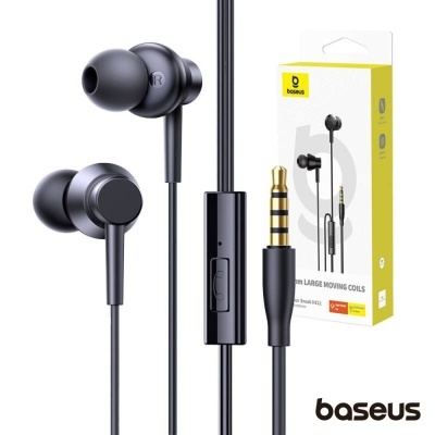 Auriculares Baseus pretos com cabo e ficha jack 3,5 mm na embalagem.