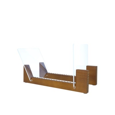 Suporte de livro em madeira castanha com placas acrílicas transparentes