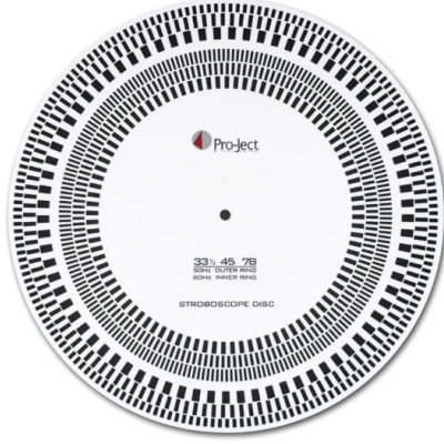 Disco estroboscópico branco com padrões pretos e texto Pro-Ject no centro.