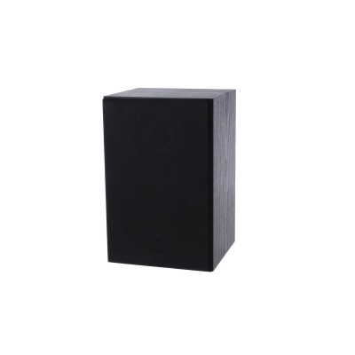 Coluna de som preta com corpo em madeira escura e frente em tecido