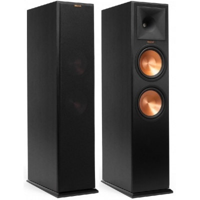 Colunas de som torre pretas com altifalantes cobre e logo Klipsch
