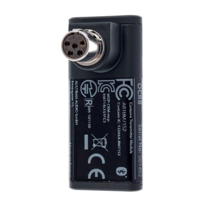 Adaptador USB interface MIDI preto com conector metálico e etiquetas técnicas