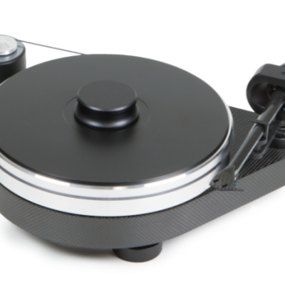 Toca-discos preto com detalhes prateados e base texturizada