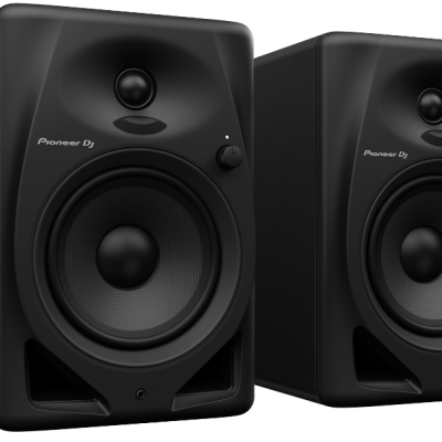 Par de altifalantes de estúdio pretos Pioneer DJ com cone grande e tweeter