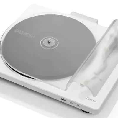 Tocadiscos branco com prato cinza e braço de leitura translúcido