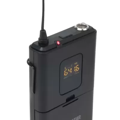 Aparelho eletrónico portátil preto com antena e ecrã digital