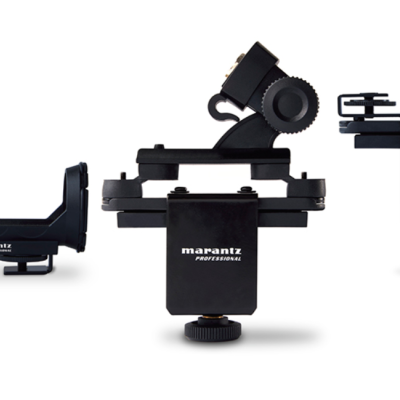 Acessórios Marantz Professional pretos com suportes e adaptadores em fundo branco