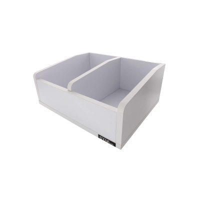 Organizador de mesa cinzento com divisórias e etiqueta preta