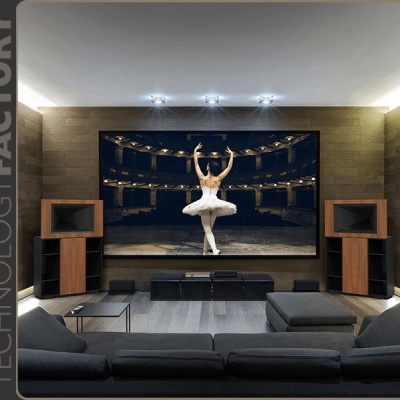 Sala de cinema em casa com sofas cinzentos e tela grande com bailarina