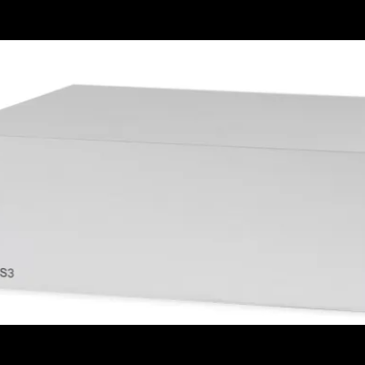 Amplificador de áudio branco com botão frontal e texto Amp Box S3