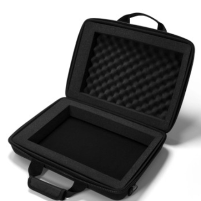 Mala de transporte preta aberta com interior acolchoado em espuma