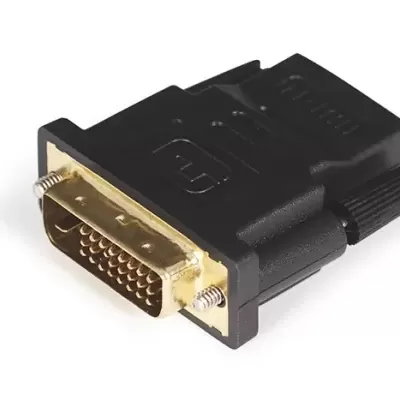 Adaptador vídeo preto com conectores DVI e Mini HDMI sobre fundo branco