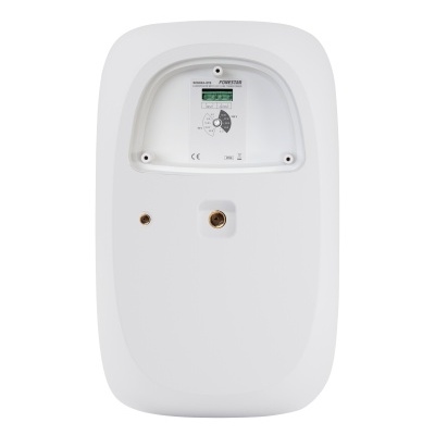 Painel branco com etiqueta e conexões metálicas