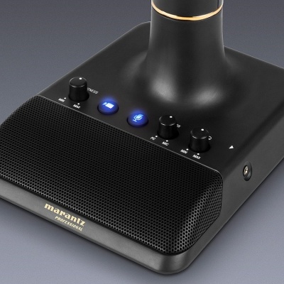 Base de microfone preta Marantz com botões e iluminação azul