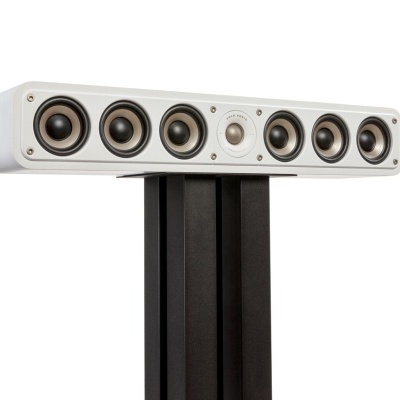 Coluna de som branca com múltiplos altifalantes redondos sobre estrutura preta