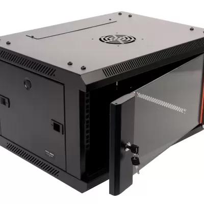 Armário de rede preto com porta de vidro fumado e fechadura