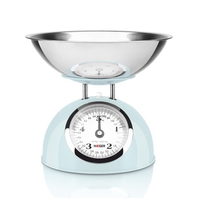Balança de cozinha mecânica azul com prato metálico circular