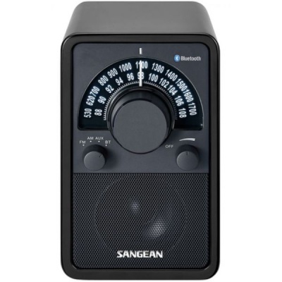 rádio portátil preto Sangean com mostrador analógico e botões