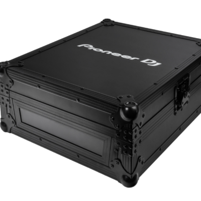 Mala rígida preta com texto 'Pioneer DJ' na tampa