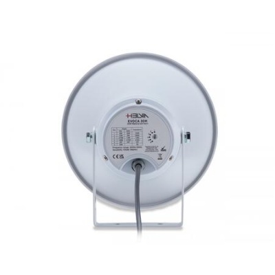 Ventilador redondo branco com base metálica e etiqueta técnica na parte de trás