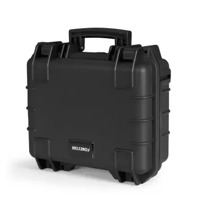 Mala rígida preta com etiqueta 'POWERSTAR' invertida