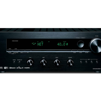Recetor AV Onkyo TX-NR676 preto com ecrã digital verde e botões