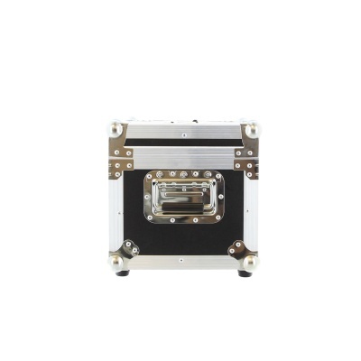 Caixa de transporte pequena preta com estrutura metálica.