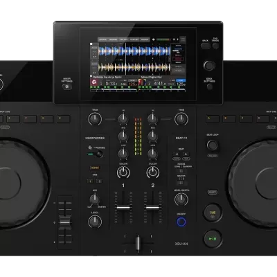 Controlador DJ preto com ecrã tátil e botões de controlo