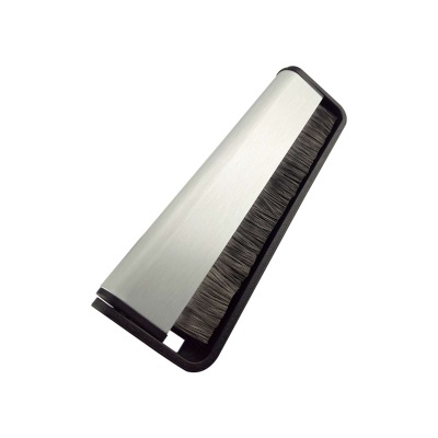 Escova de limpeza de teclado com base metálica e cerdas pretas