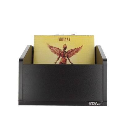 Caixa de vinil preta com disco amarelo do álbum Nirvana e texto ENOVA HIFI